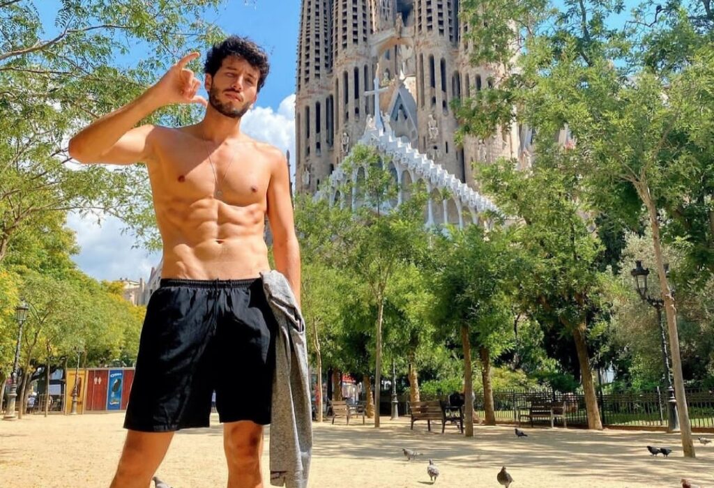 Sebastian Yatra enciende las redes tras mostrar por descuido su bulto