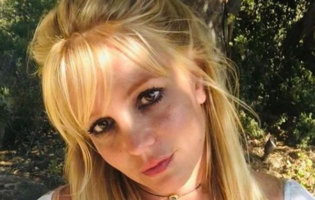 Britney Spears bebe champagne por primera vez en 13 años tras acabar con su tutela