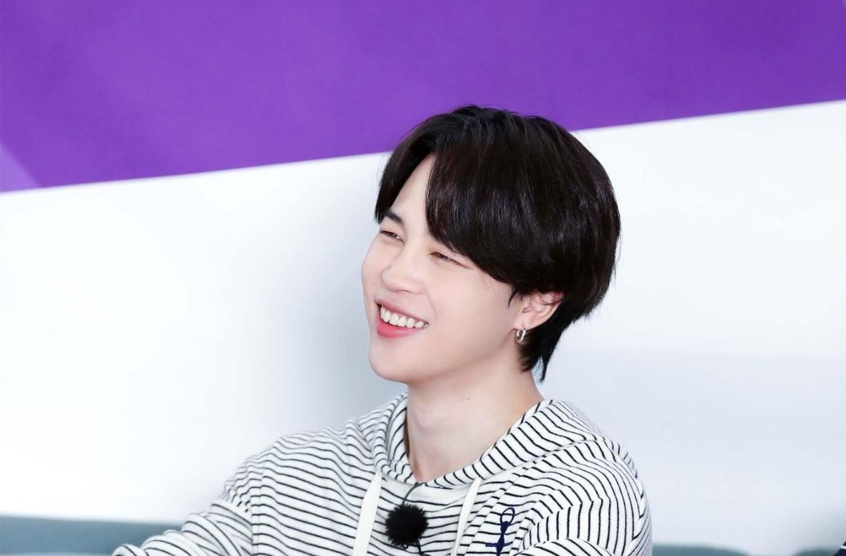 Park Jimin de BTS llena de ternura al caerse en todos lados