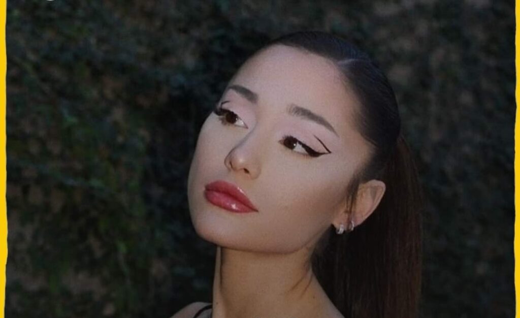 Se burlan de Ariana Grande por su inminente fracaso en The Voice y su "apropiación cultural"