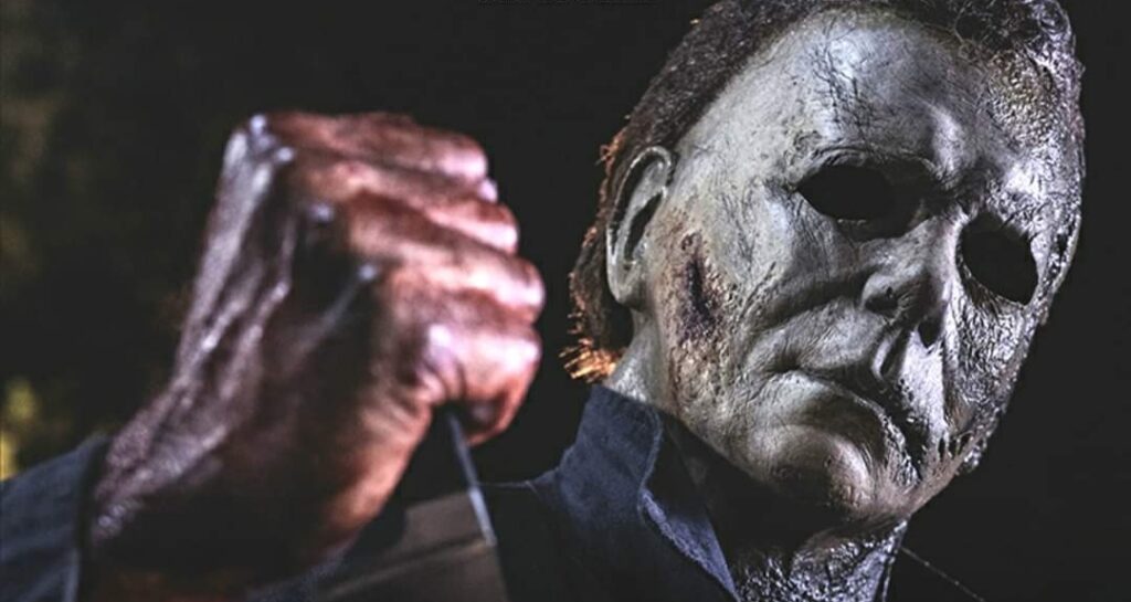 Cancelan a Michael Myers y lo acusan de homofóbico por asesinar a una pareja gay en "Halloween Kills"