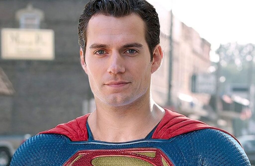 "Todavía tengo el traje"; Henry Cavill espera con tristeza llamada para retornar a Superman