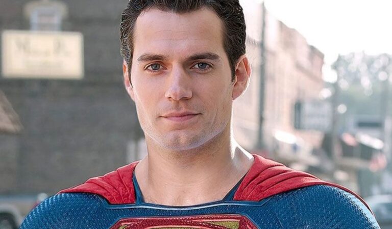 «Todavía tengo el traje»; Henry Cavill espera con tristeza llamada para retornar a Superman