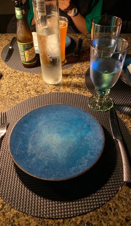 V de BTS sale en una cita nocturna con un chico misterioso y despierta la curiosidad de ARMY