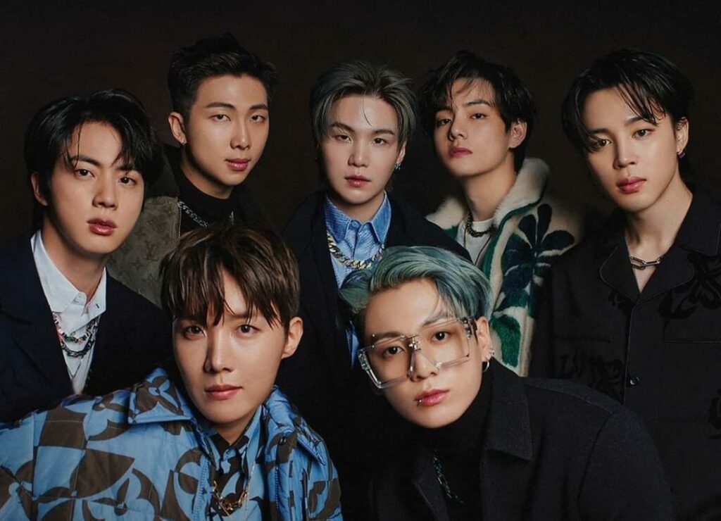 BTS inspira a un famoso escritor que hará un libro de poesía sobre las canciones del grupo
