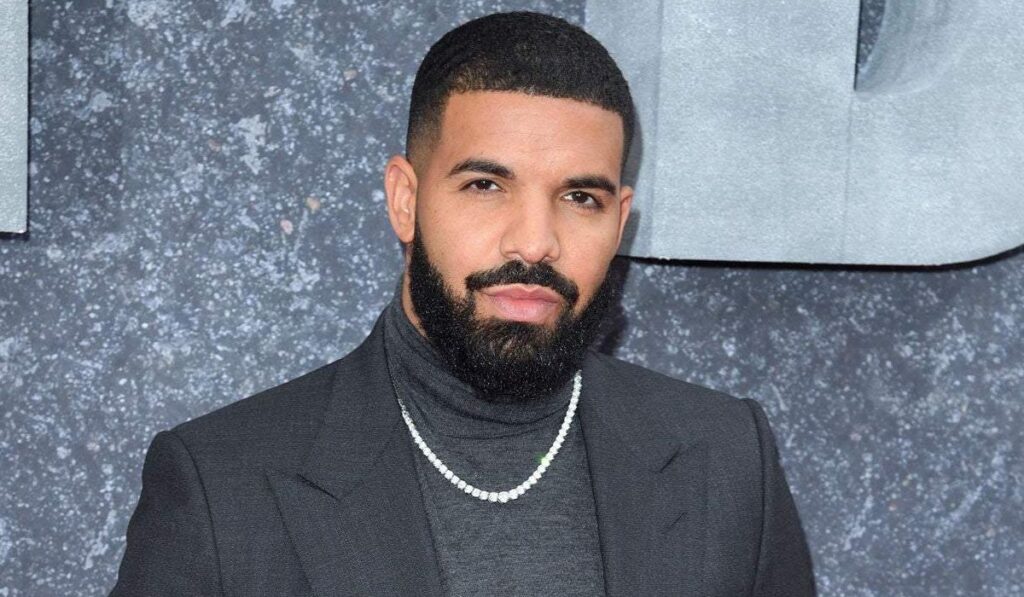 Drake es demandado por poner salsa picante en un preservativo