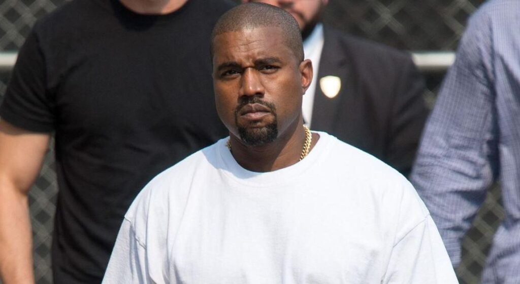 Kanye West es acusado de golpear a un fan que le pedía un autógrafo