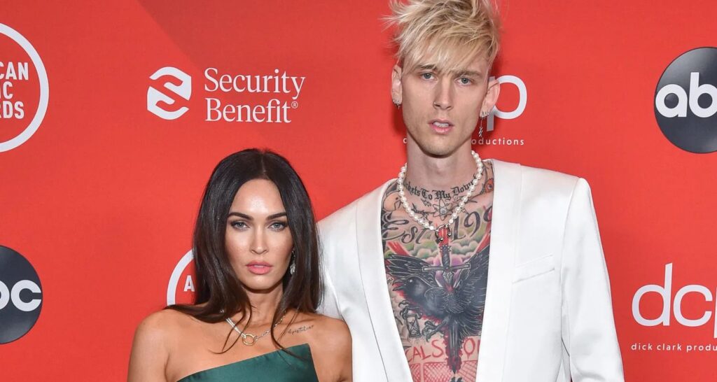MGK le dio a Megan Fox anillo de compromiso con espinas: 'Si trata de quitárselo, duele'