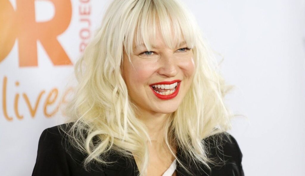 Sia revela que recayó en tendencias suicidas tras las criticas a su película