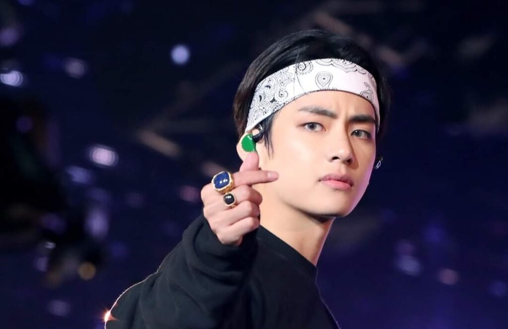 V de BTS sorprende a ARMY con nueva canción inédita