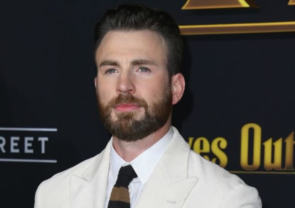 Chris Evans es criticado tras rumores de citas con una actriz 16 años menor