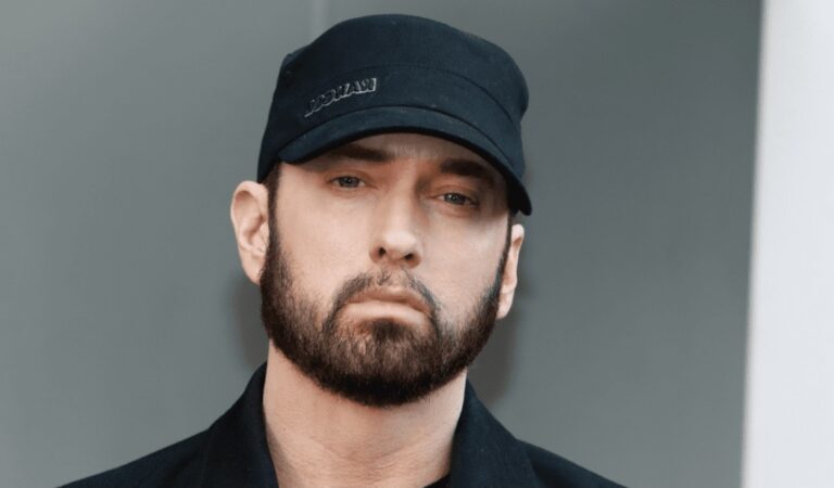 Eminem hace gesto prohibido en el Super Bowl y podría haber ofendido a Estados Unidos