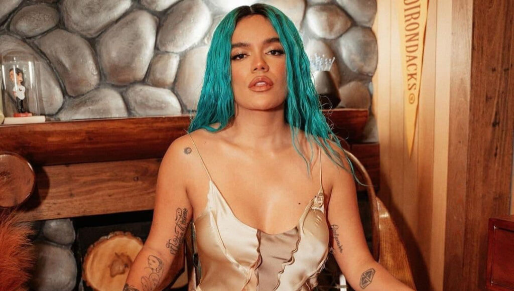 Karol G conmociona las redes al publicar fotos sin nada de ropa