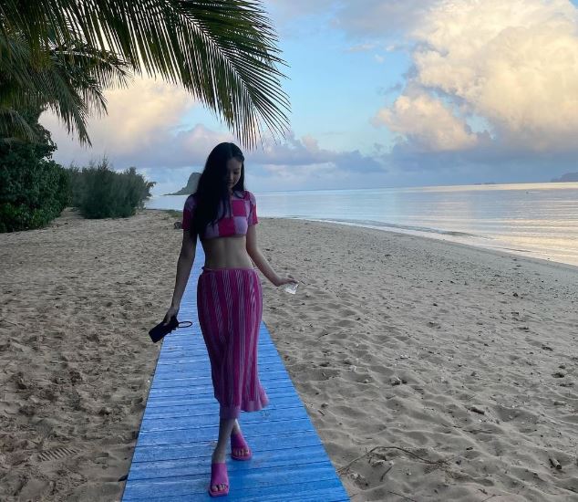 Jennie de BLACKPINK aparece en Hawái con el outfit más top del momento