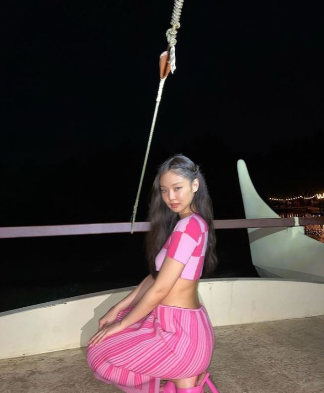 Jennie de BLACKPINK aparece en Hawái con el outfit más top del momento