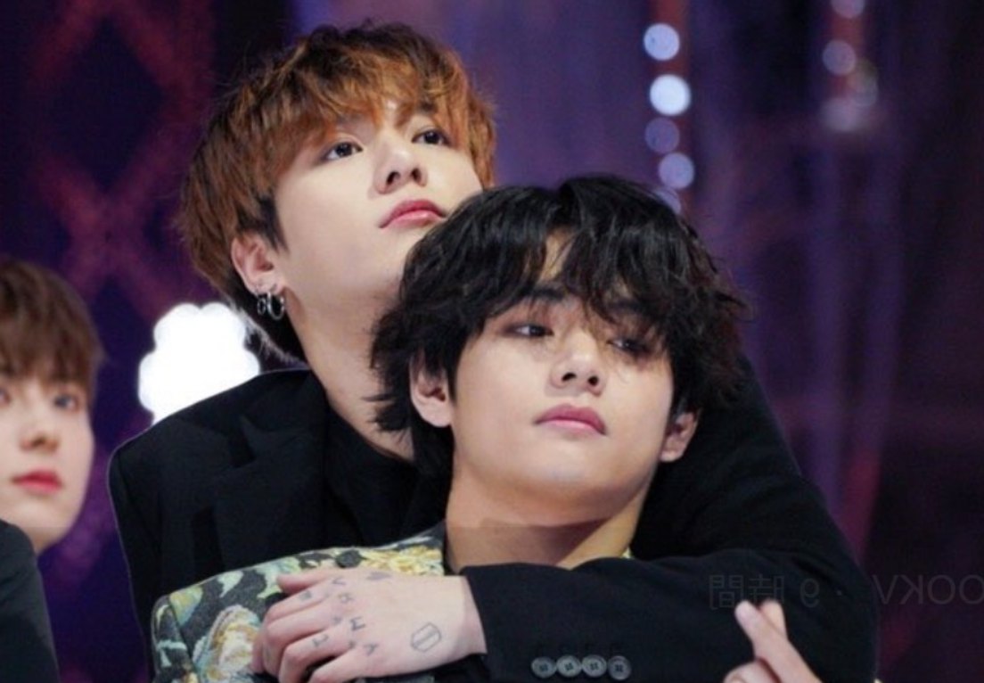 La extraña enfermedad que padece V de BTS y por la que Jungkook lo cuida constantemente