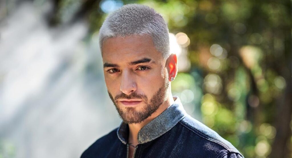 Maluma estrena cambio de look sin barba con muevo color de cabello y enciende las redes