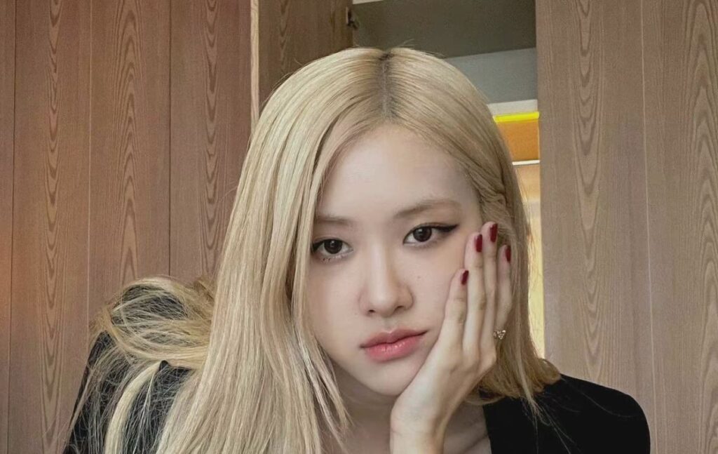 Rosé de BLACKPINK enamora con su belleza en transparente vestido Saint Laurent