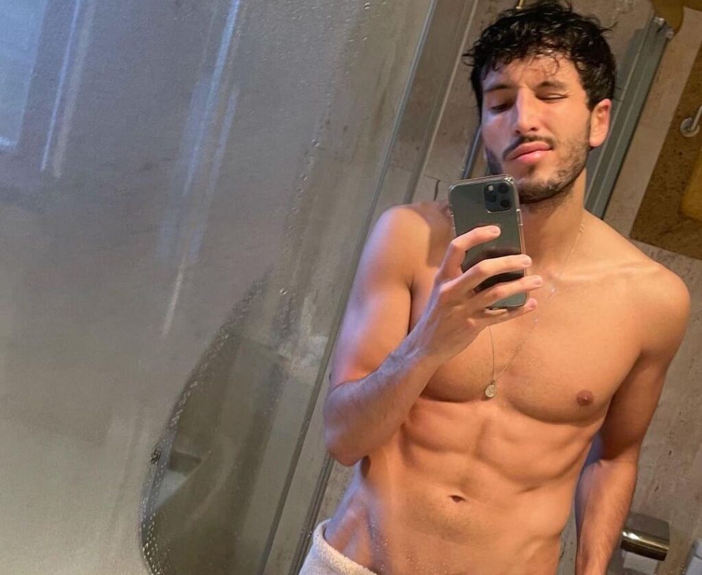 Sebastian Yatra se desnuda y las redes sociales explotan