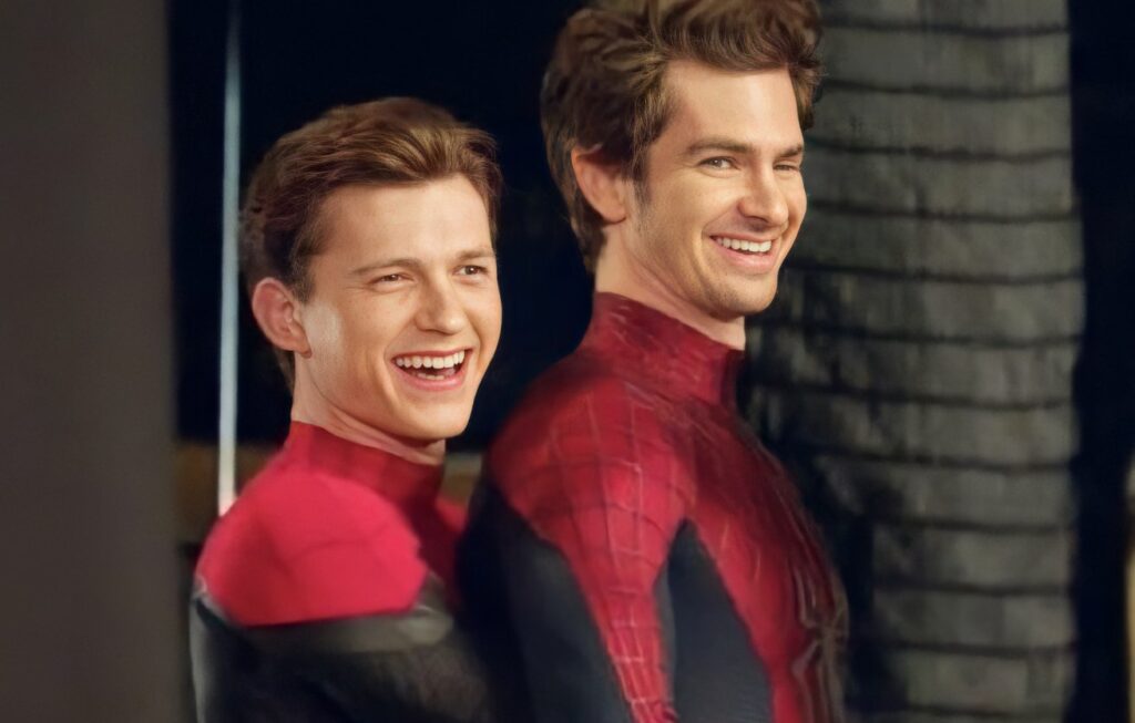 Tom Holland pone su miembro en el trasero de Andrew Garfield para un detrás de escena