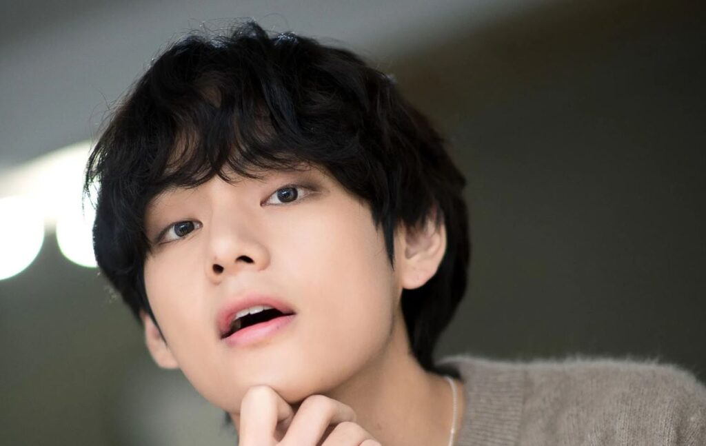 V de BTS sorprende en Instagram con intenso coqueteo a una fan