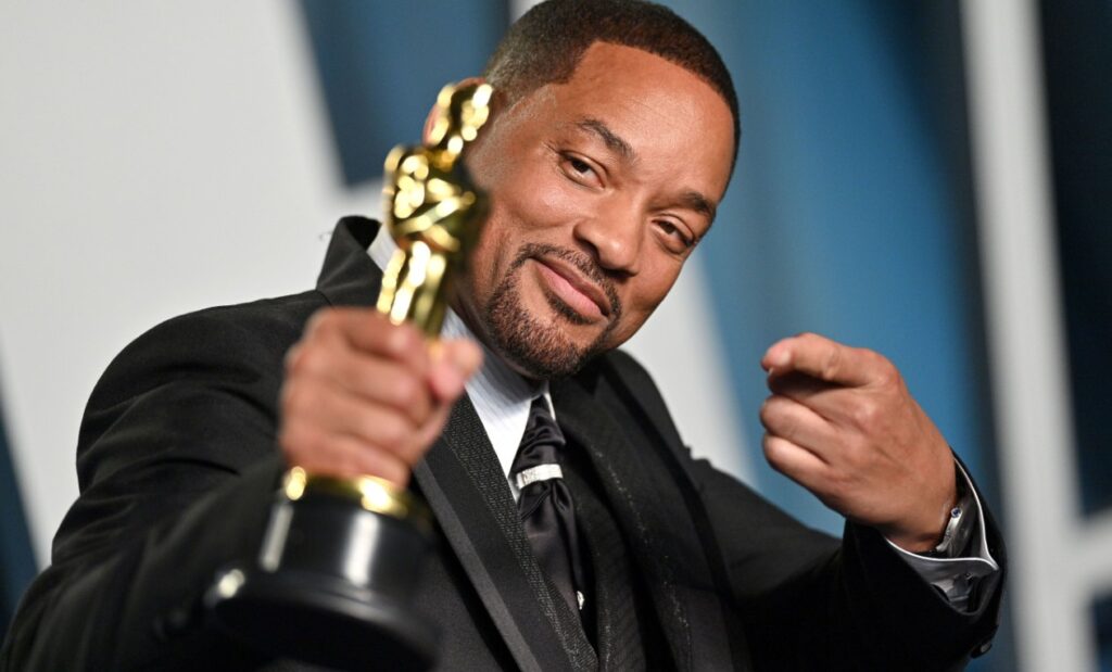 Will Smith golpea e insulta a Chris Rock en plena ceremonia de los Oscars por burlarse de su esposa (VÍDEO)