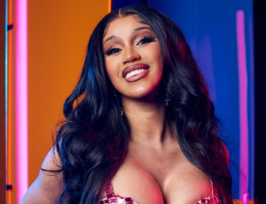 Cardi B discutió con sus seguidores en Twitter: 'Odio a esta idiota base de fans'