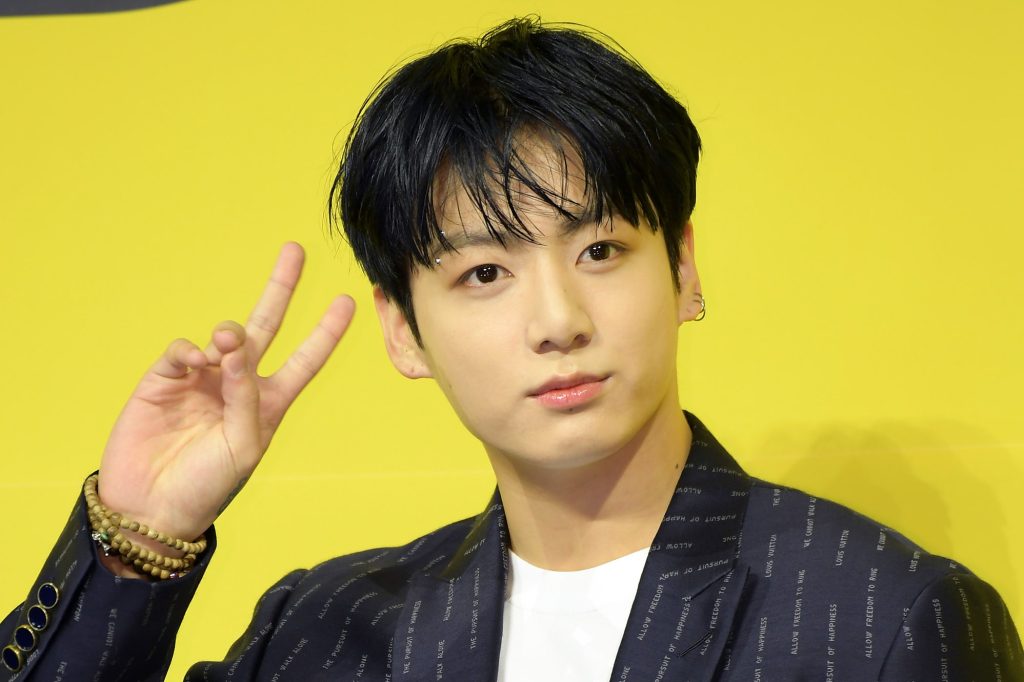 Jungkook de BTS coquetea con un chico y enloquece a ARMY(VÍDEO)