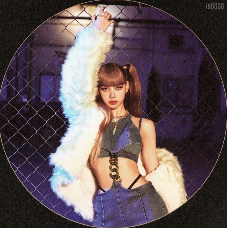 Lisa de BLACKPINK enciende las redes con sexys fotos en modo diosa