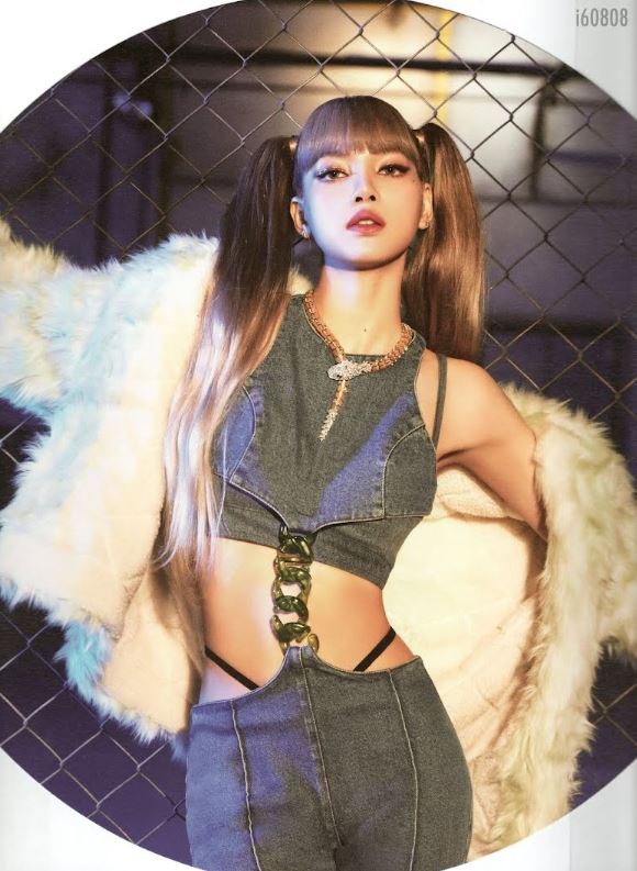 Lisa de BLACKPINK enciende las redes con sexys fotos en modo diosa