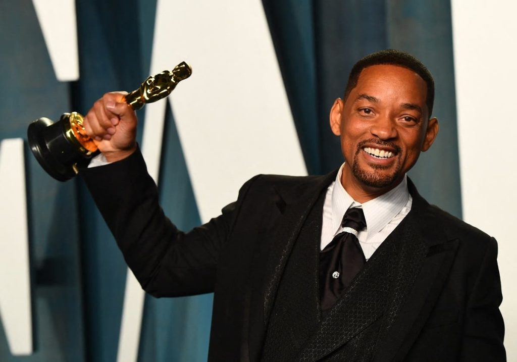 Will Smith responde a la academia tras ser expulsado de los Oscars