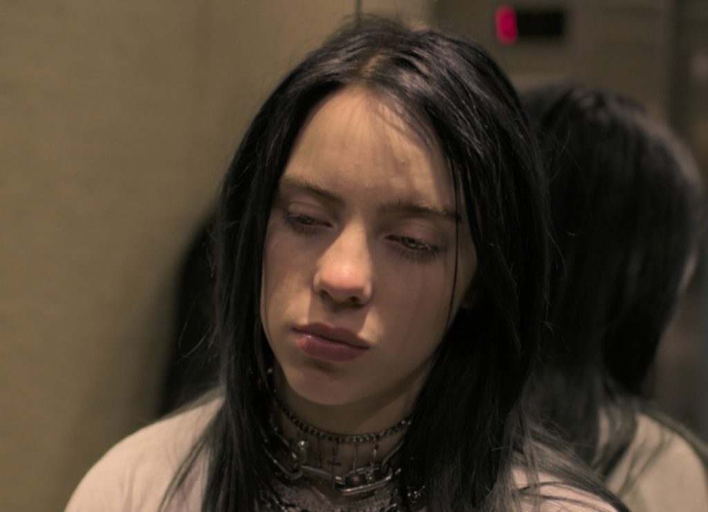 Billie Eilish es victima de burlas por sufrir síndrome de Tourette