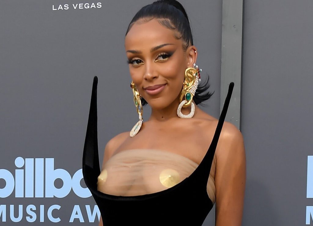 Doja Cat cancela conciertos tras someterse a una cirugía