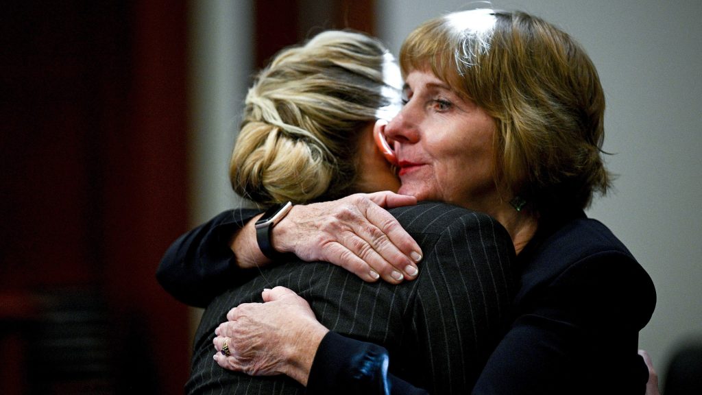 Abogada de Amber Heard colapsa y se quiebra en llanto en plena corte