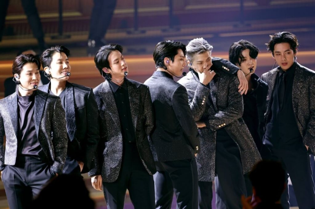 HYBE lanzará un nuevo programa de entrenamiento deportivo con BTS