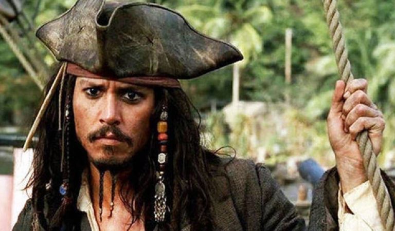 Johnny Depp imita a su íconico “Jack Sparrow” en el juicio contra Amber Heard y se vuelve viral
