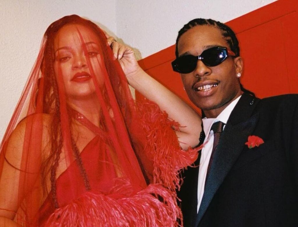Rihanna se casa con A$AP Rocky vestida de rojo en nuevo vídeo