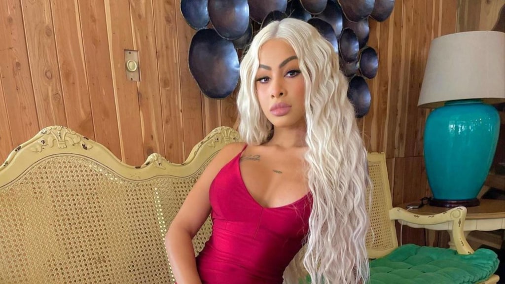 Yailin la más viral presume su voz en vivo y el público termina tapándose los oídos(VÍDEO)