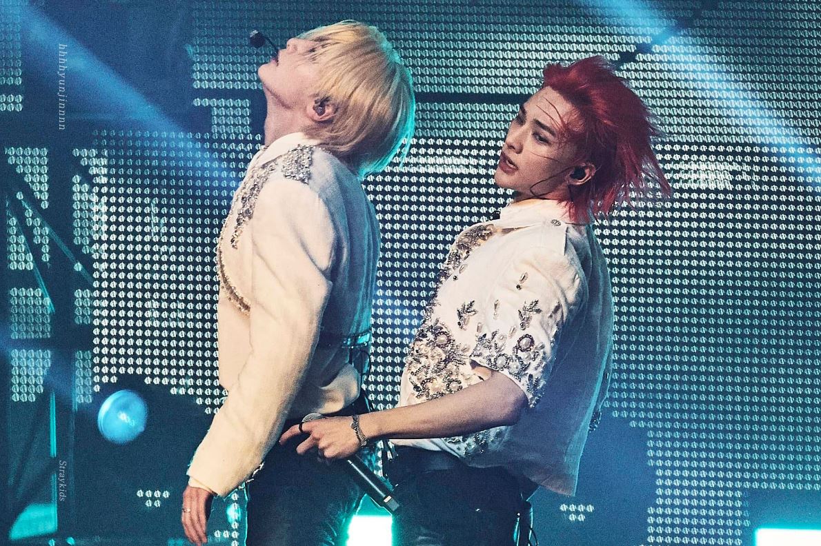 I.N y Hyunjin son captados en candente pose durante concierto de Stray Kids