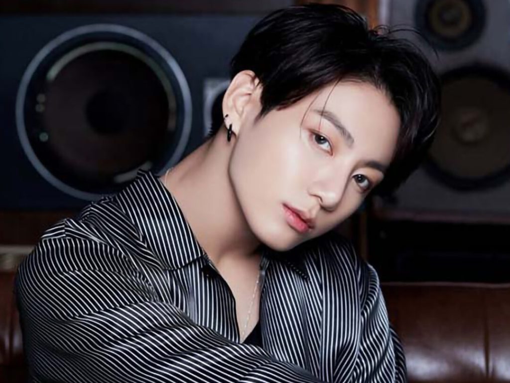 Jungkook de BTS renueva sus tatuajes y se une al tatuaje de grupo. Mira las fotos