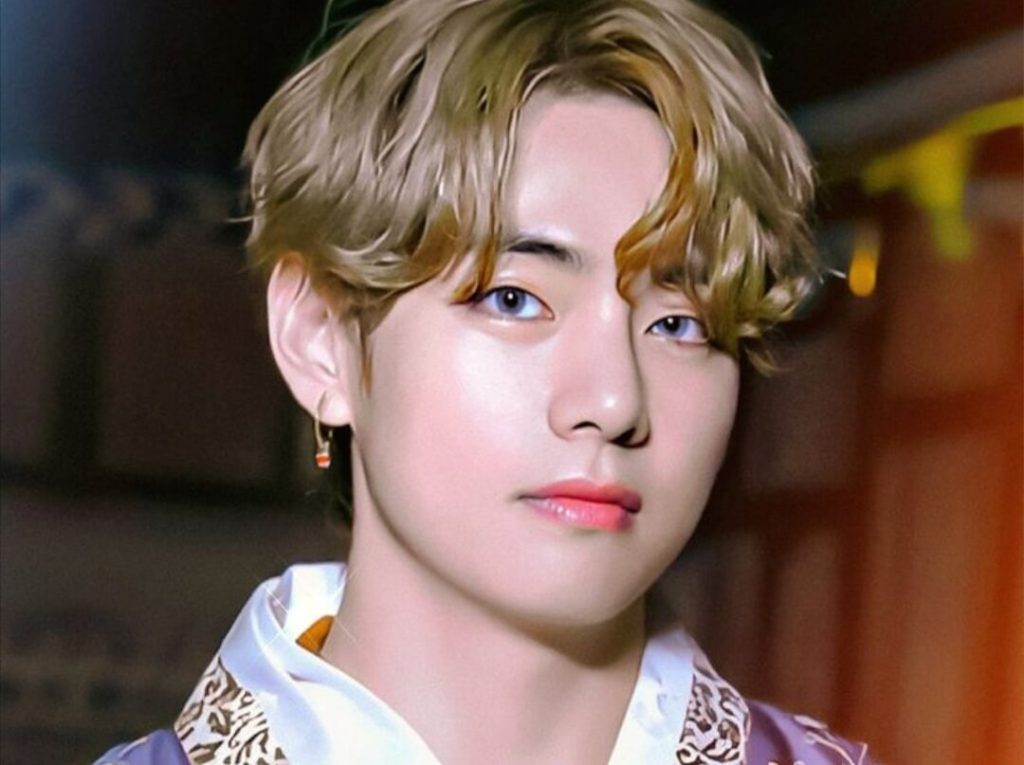 V de BTS revela quienes son los integrantes que faltan para el tatuaje grupal