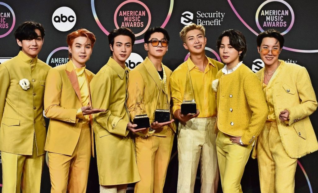 ¿Cuál es el integrante de BTS considerado como "El más guapo y hermoso"?