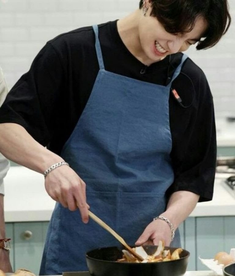 BTS: 3 fotos de Jungkook que demuestran que es el novio perfecto