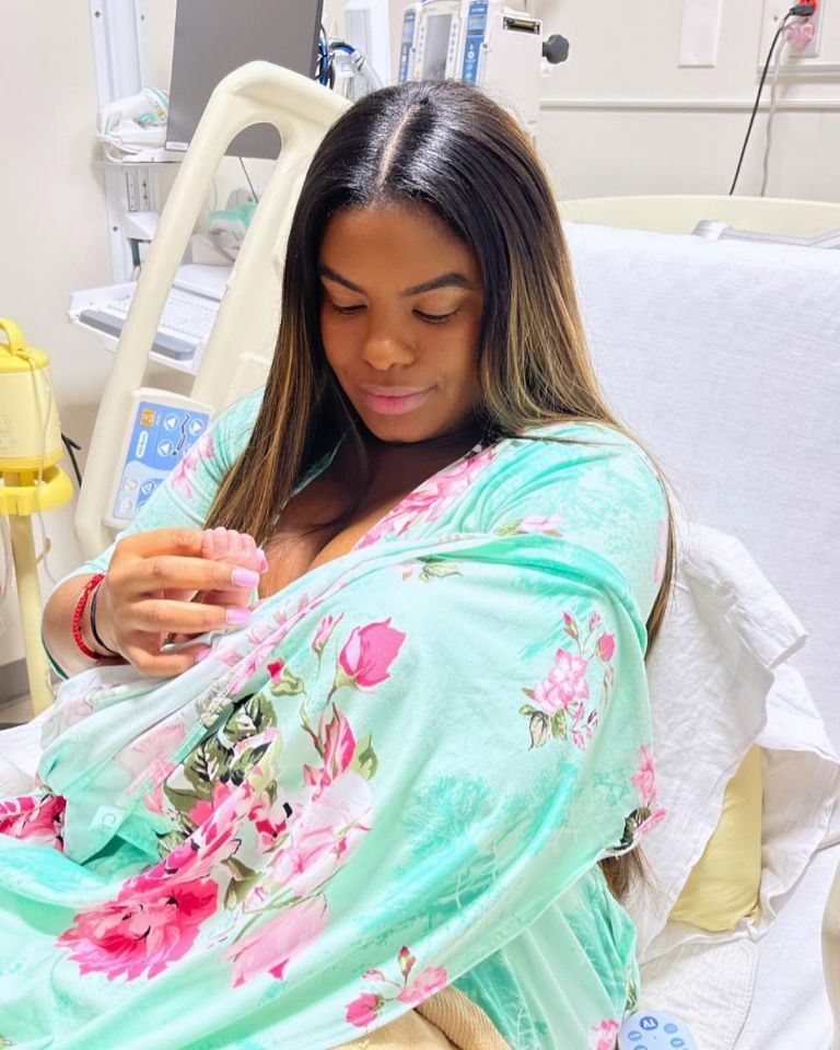 Nació el segundo hijo de Anuel AA y esta es la primera fotografía