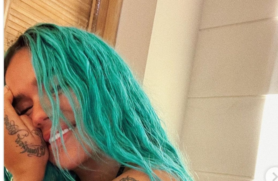 3 fotos de Karol G que confirman que tiene una gran "Bichota" en su interior