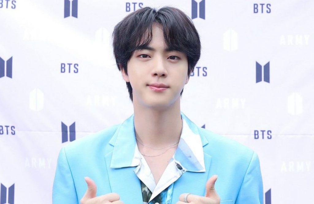 Jin de BTS revela la verdad tras el rumor de su debut como actor