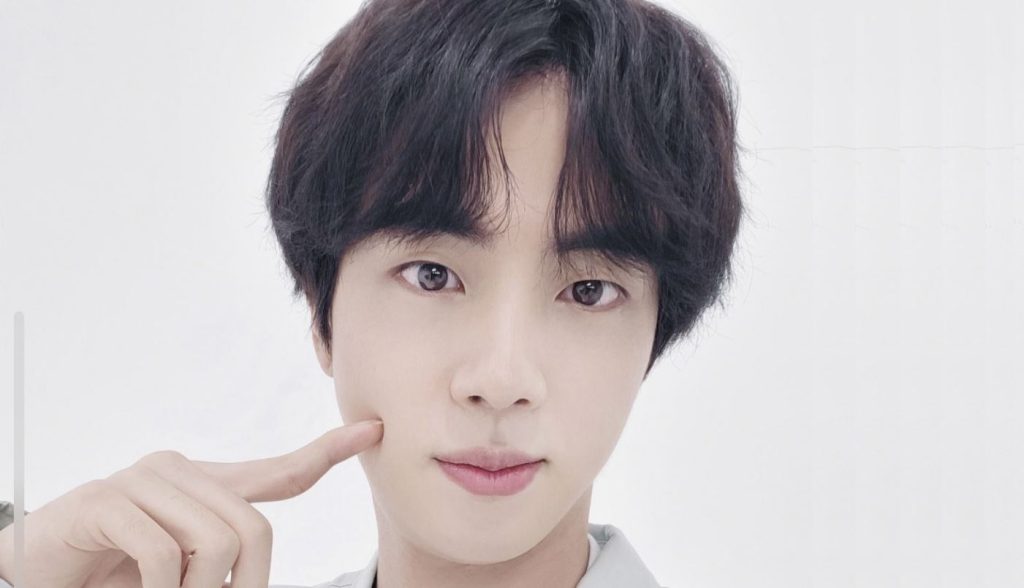 Los chicos de BTS sabotean a Jin mientras intenta tomarse fotos para su Instagram