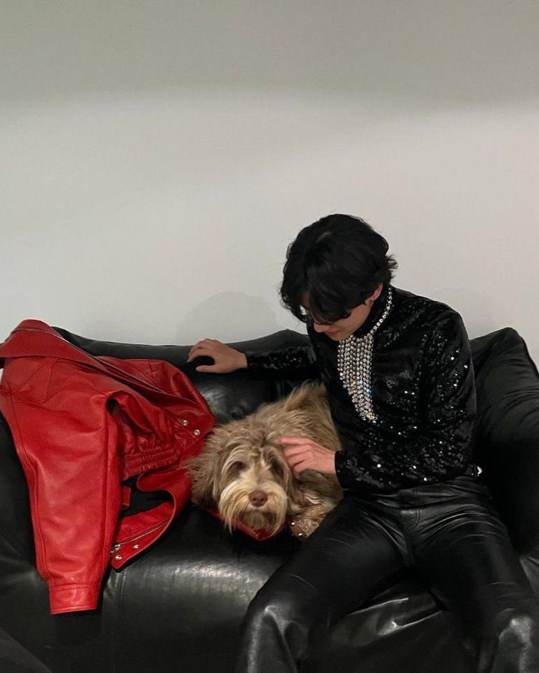 BTS: 3 fotos de V en París que confirman que es el perfecto Boyfriend material