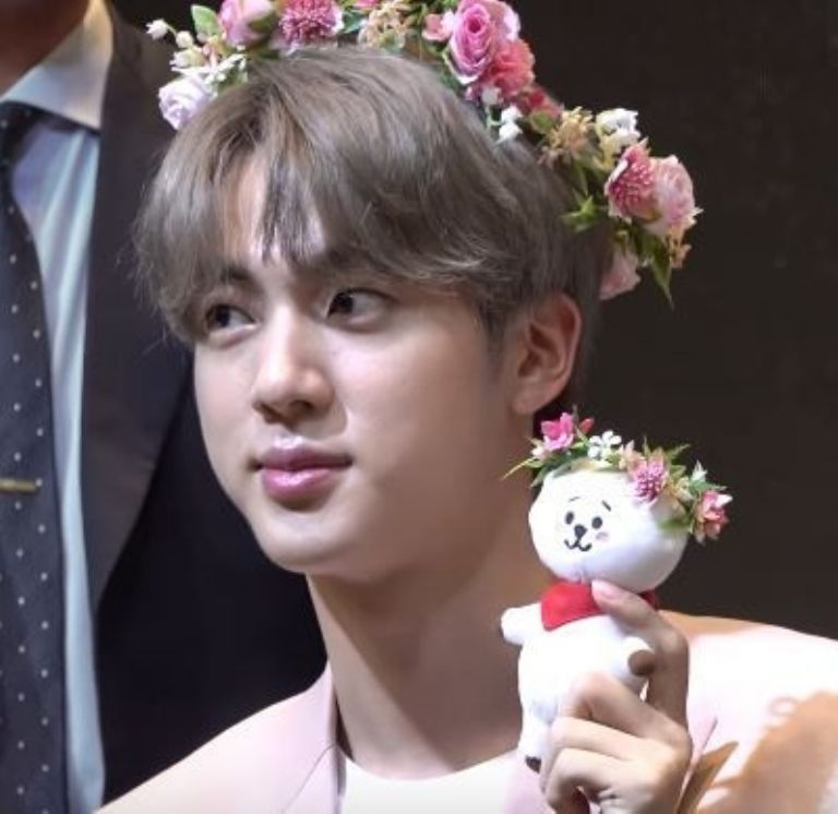 BTS: 3 fotos de Jin que confirman que es el miembro más tierno del grupo