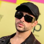 Bad Bunny se besa con un hombre en los premios VMAS y enciende las redes Bad Bunny se besa con un hombre en los premios VMAS y enciende las redes